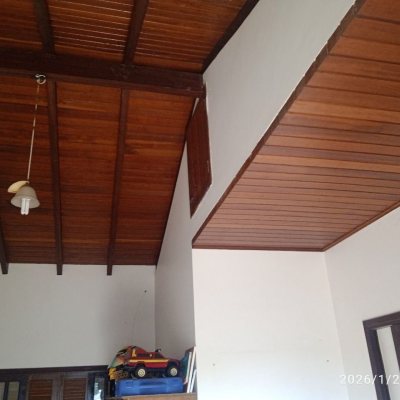 Casa Residencial com 220m², 5 quartos, 2 suítes, 2 garagens, no bairro Itaguaçu em Florianópolis