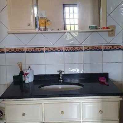 Casa Residencial com 220m², 5 quartos, 2 suítes, 2 garagens, no bairro Itaguaçu em Florianópolis