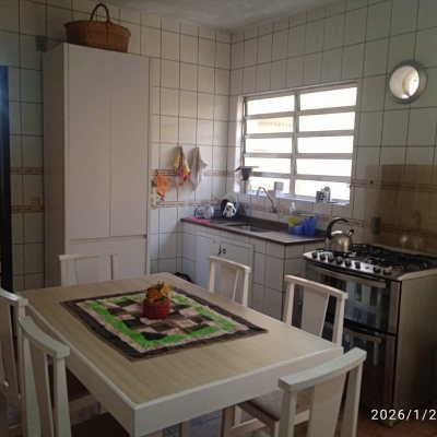 Casa Residencial com 220m², 5 quartos, 2 suítes, 2 garagens, no bairro Itaguaçu em Florianópolis