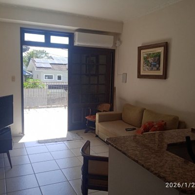 Casa Residencial com 220m², 5 quartos, 2 suítes, 2 garagens, no bairro Itaguaçu em Florianópolis