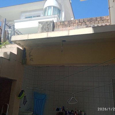 Casa Residencial com 220m², 5 quartos, 2 suítes, 2 garagens, no bairro Itaguaçu em Florianópolis