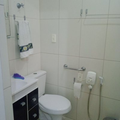 Casa Residencial com 220m², 5 quartos, 2 suítes, 2 garagens, no bairro Itaguaçu em Florianópolis