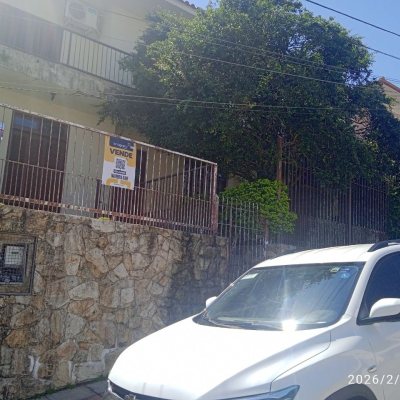 Casa Residencial com 220m², 5 quartos (sendo 2 suítes), 2 garagens, no bairro Itaguaçu em Florianópolis