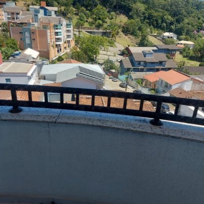 Apartamentos com 76m², 2 quartos (sendo 1 suíte), 2 garagens, no bairro Carvoeira em Florianópolis