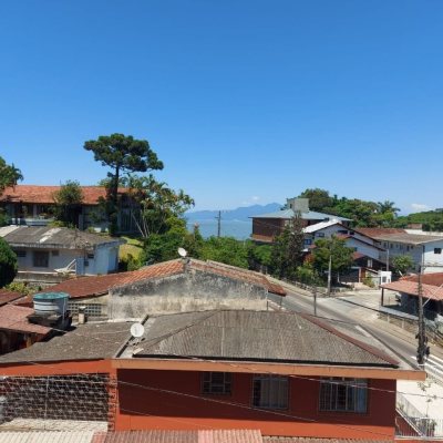 Apartamentos com 76m², 2 quartos (sendo 1 suíte), 2 garagens, no bairro Carvoeira em Florianópolis