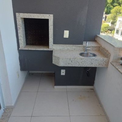 Apartamentos com 76m², 2 quartos (sendo 1 suíte), 2 garagens, no bairro Carvoeira em Florianópolis