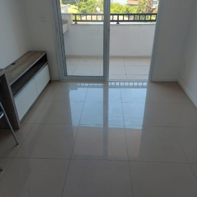 Apartamentos com 76m², 2 quartos (sendo 1 suíte), 2 garagens, no bairro Carvoeira em Florianópolis