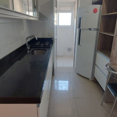 Apartamentos com 76m², 2 quartos (sendo 1 suíte), 2 garagens, no bairro Carvoeira em Florianópolis