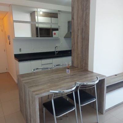 Apartamentos com 76m², 2 quartos (sendo 1 suíte), 2 garagens, no bairro Carvoeira em Florianópolis