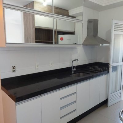 Apartamentos com 76m², 2 quartos (sendo 1 suíte), 2 garagens, no bairro Carvoeira em Florianópolis