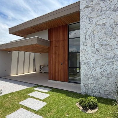 Casa Residencial com 130m², no bairro Sertão Do Maruim em São José