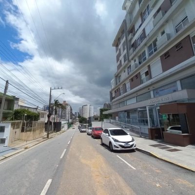 Studio Residencial com 32m², 1 garagem, no bairro Centro em Florianópolis