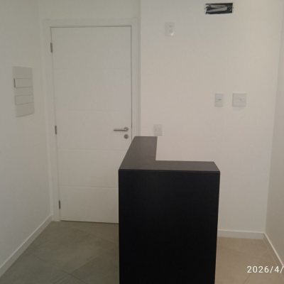 Sala com 41m², 1 garagem, no bairro Balneário em Florianópolis