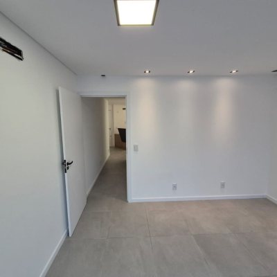Sala com 41m², 1 garagem, no bairro Balneário em Florianópolis