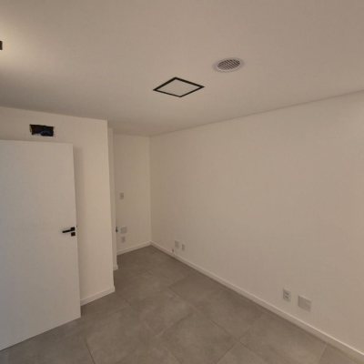 Sala com 41m², 1 garagem, no bairro Balneário em Florianópolis