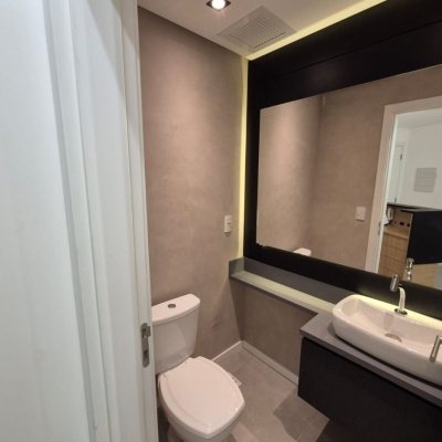 Sala com 41m², 1 garagem, no bairro Balneário em Florianópolis