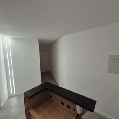 Sala com 41m², 1 garagem, no bairro Balneário em Florianópolis