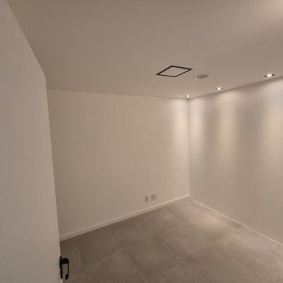 Sala com 41m², 1 garagem, no bairro Balneário em Florianópolis