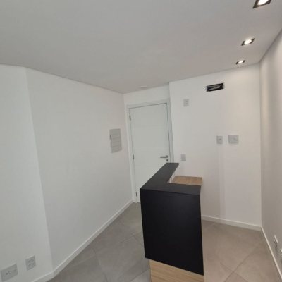 Sala com 41m², 1 garagem, no bairro Balneário em Florianópolis