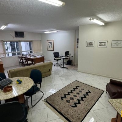 Sala com 40m², no bairro Centro em Florianópolis
