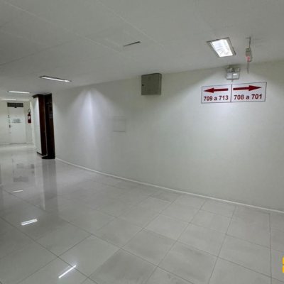 Sala com 40m², no bairro Centro em Florianópolis