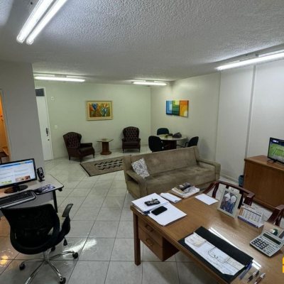 Sala com 40m², no bairro Centro em Florianópolis