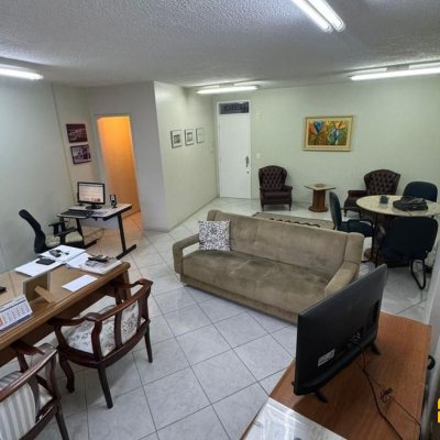 Sala com 40m², no bairro Centro em Florianópolis