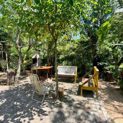 Casa Residencial com 80m², 3 quartos, 4 garagens, no bairro Campeche em Florianópolis