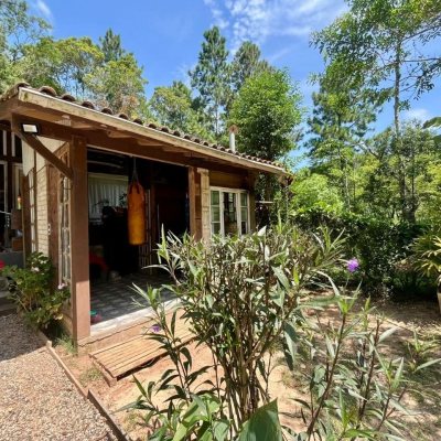 Casa Residencial com 80m², 3 quartos, 4 garagens, no bairro Campeche em Florianópolis