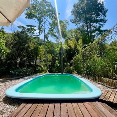 Casa Residencial com 80m², 3 quartos, 4 garagens, no bairro Campeche em Florianópolis