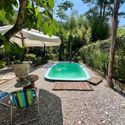 Casa Residencial com 80m², 3 quartos, 4 garagens, no bairro Campeche em Florianópolis