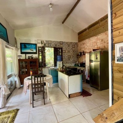 Casa Residencial com 80m², 3 quartos, 4 garagens, no bairro Campeche em Florianópolis