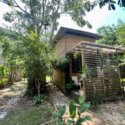 Casa Residencial com 80m², 3 quartos, 4 garagens, no bairro Campeche em Florianópolis