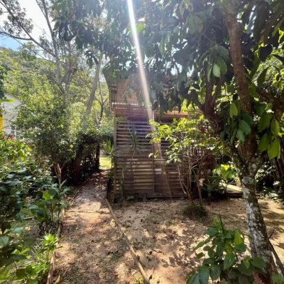 Casa Residencial com 80m², 3 quartos, 4 garagens, no bairro Campeche em Florianópolis