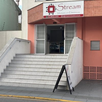 Loja com 39m², no bairro Barreiros em São José