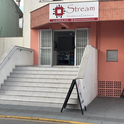 Loja com 39m², no bairro Barreiros em São José