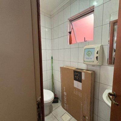 Loja com 39m², no bairro Barreiros em São José