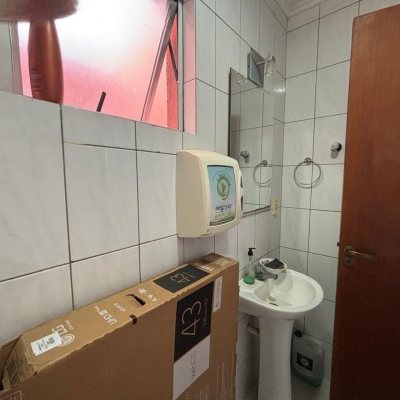 Loja com 39m², no bairro Barreiros em São José
