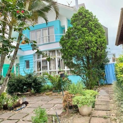 Casa Residencial com 269m², 3 quartos, 2 suítes, 6 garagens, no bairro Jurerê em Florianópolis