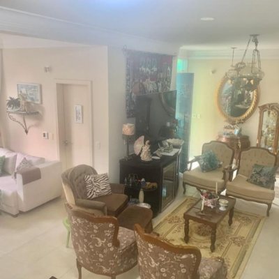 Casa Residencial com 269m², 3 quartos, 2 suítes, 6 garagens, no bairro Jurerê em Florianópolis