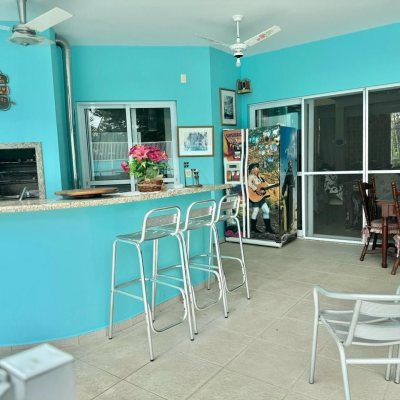 Casa Residencial com 269m², 3 quartos, 2 suítes, 6 garagens, no bairro Jurerê em Florianópolis