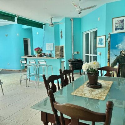 Casa Residencial com 269m², 3 quartos, 2 suítes, 6 garagens, no bairro Jurerê em Florianópolis