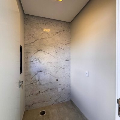 Sobrado Residencial com 157m², 3 quartos, 1 suíte, 1 garagem, no bairro São João Do Rio Vermelho em Florianópolis