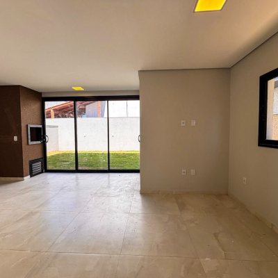 Sobrado Residencial com 157m², 3 quartos, 1 suíte, 1 garagem, no bairro São João Do Rio Vermelho em Florianópolis