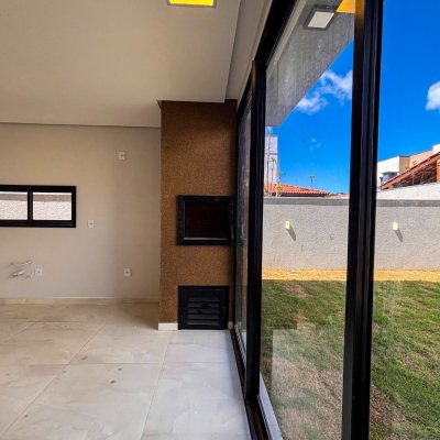 Sobrado Residencial com 157m², 3 quartos, 1 suíte, 1 garagem, no bairro São João Do Rio Vermelho em Florianópolis