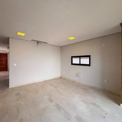 Sobrado Residencial com 157m², 3 quartos, 1 suíte, 1 garagem, no bairro São João Do Rio Vermelho em Florianópolis