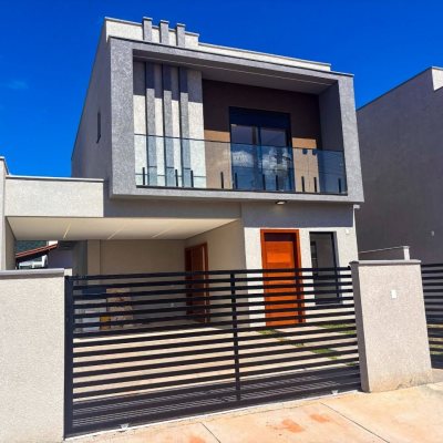 Sobrado Residencial com 157m², 3 quartos, 1 suíte, 1 garagem, no bairro São João Do Rio Vermelho em Florianópolis