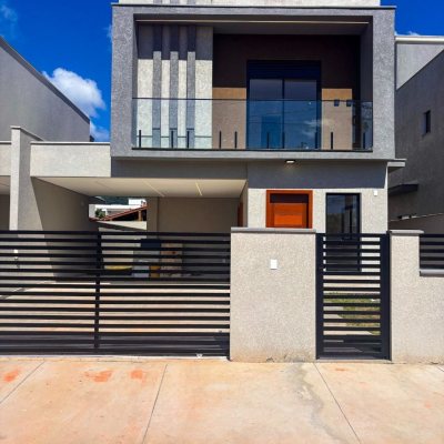 Sobrado Residencial com 157m², 3 quartos, 1 suíte, 1 garagem, no bairro São João Do Rio Vermelho em Florianópolis