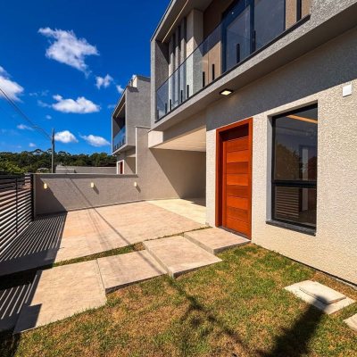 Sobrado Residencial com 157m², 3 quartos, 1 suíte, 1 garagem, no bairro São João Do Rio Vermelho em Florianópolis