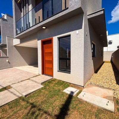 Sobrado Residencial com 157m², 3 quartos, 1 suíte, 1 garagem, no bairro São João Do Rio Vermelho em Florianópolis